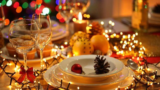 Παγώνη: Πολλά τα 9 άτομα για το χριστουγεννιάτικο τραπέζι